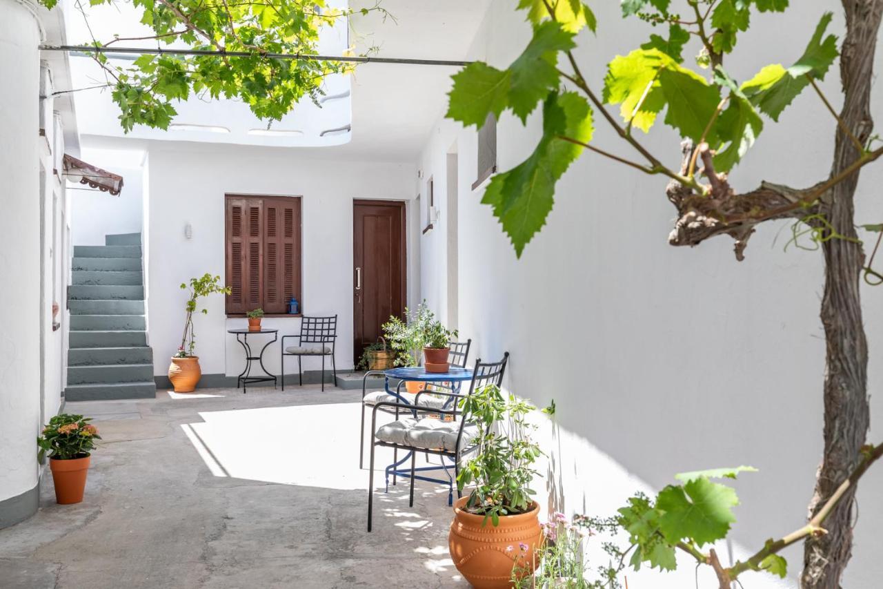 Uncle John'S Guesthouse Скопелос Экстерьер фото